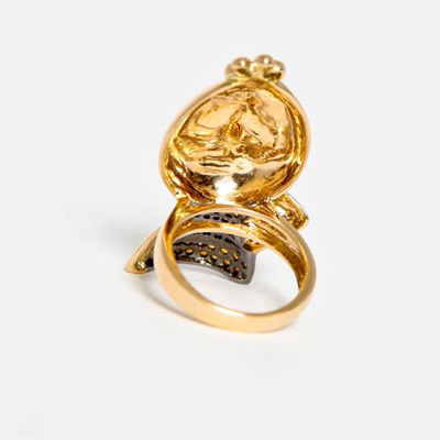 Best Friends Bunny, a combination of Glossy Gold and Matt, with Black Diamonds and Citrine
18ct gold 0.44 black Diamond + 0.25 Citrine
