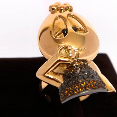 Best Friends Bunny, a combination of Glossy Gold and Matt, with Black Diamonds and Citrine
18ct Gold 0.20 Black Diamond + 0.22 Citrine